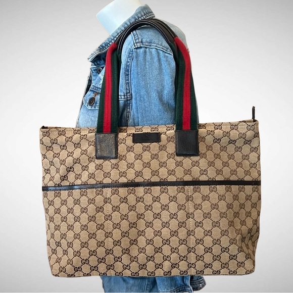 A291- 💯 % authentic Gucci shoulder bag - Picture 1 of 16